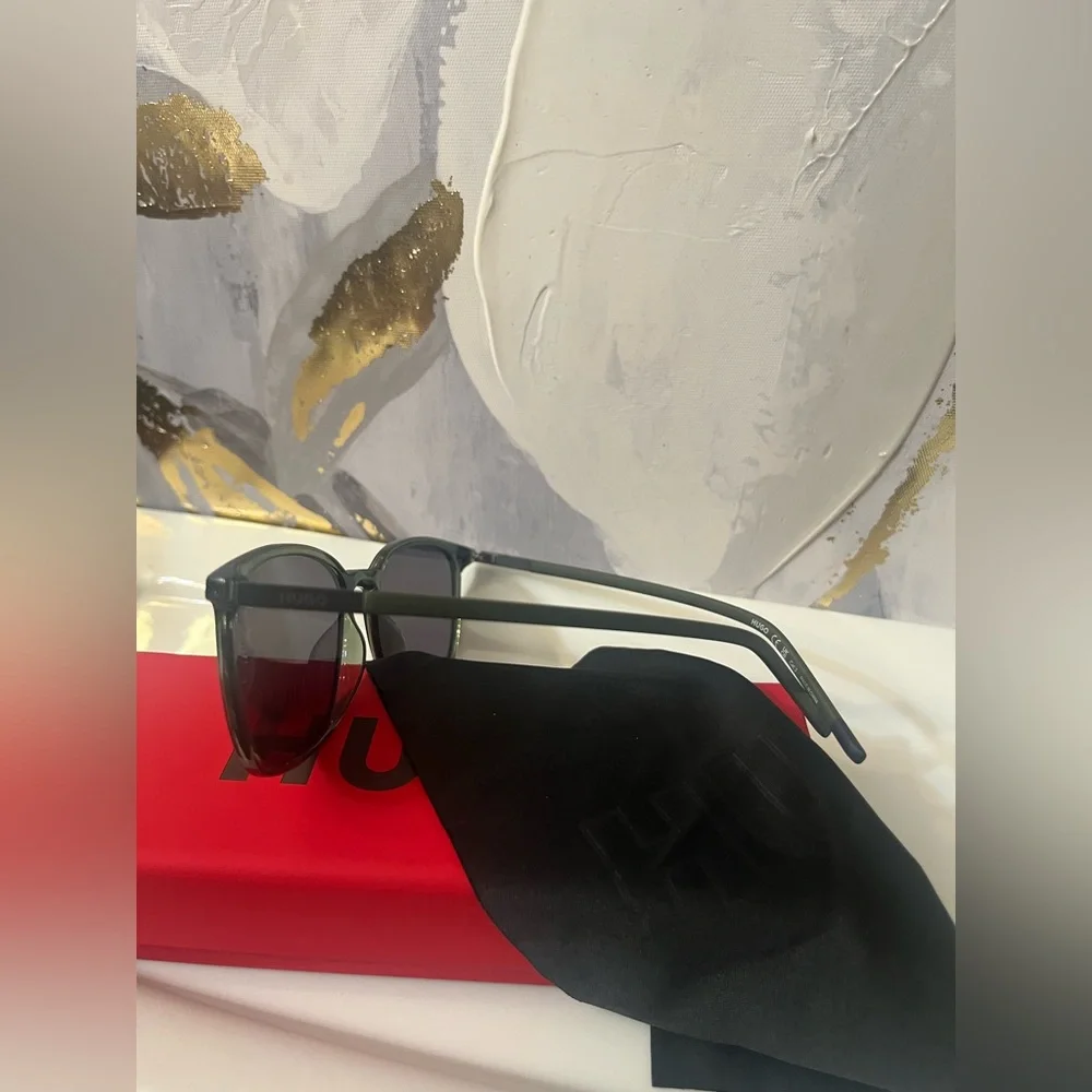 🛍️NWT HUGO by Hugo Boss Hugo 1268/S Sunglasses - Green frame